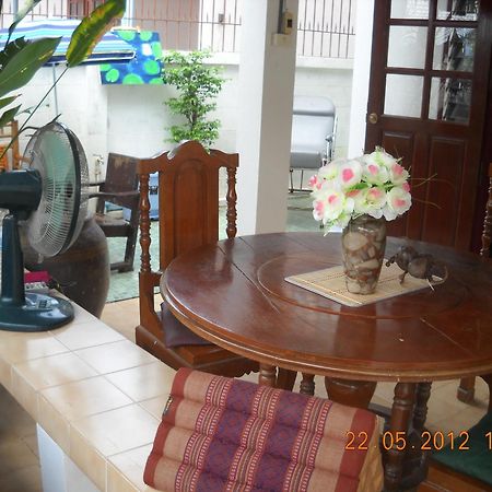 Srikrung Guesthouse Пра Након Си Аютая Екстериор снимка