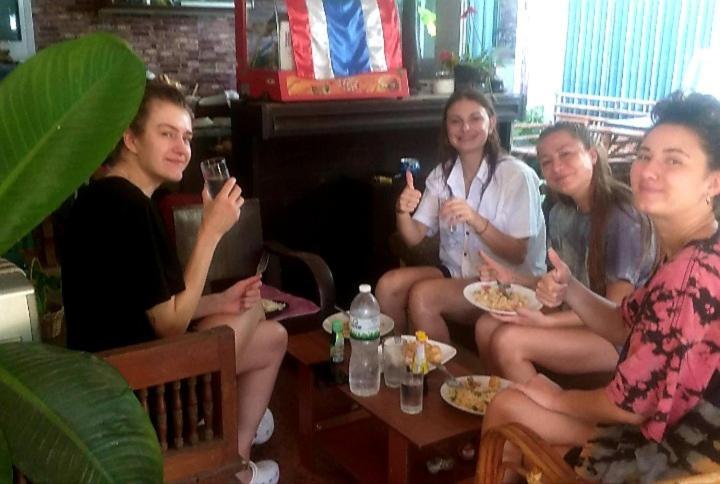 Srikrung Guesthouse Пра Након Си Аютая Екстериор снимка