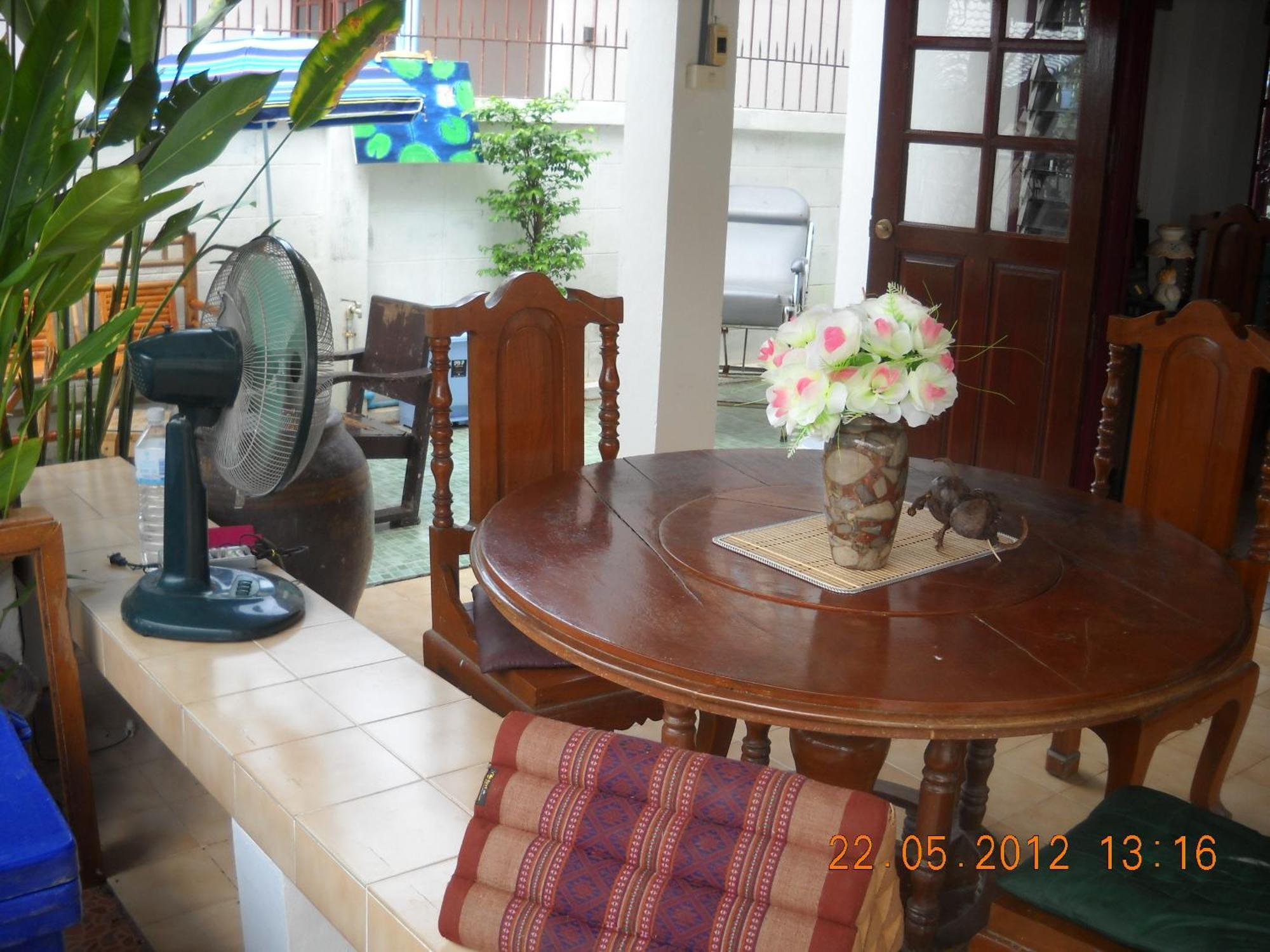 Srikrung Guesthouse Пра Након Си Аютая Екстериор снимка