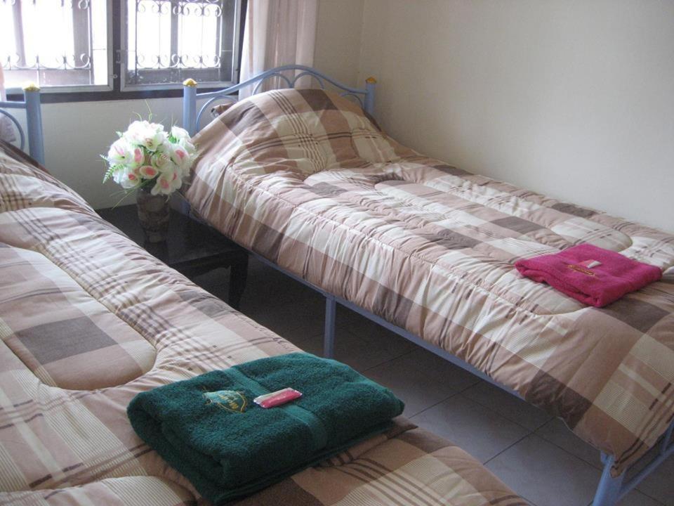Srikrung Guesthouse Пра Након Си Аютая Стая снимка