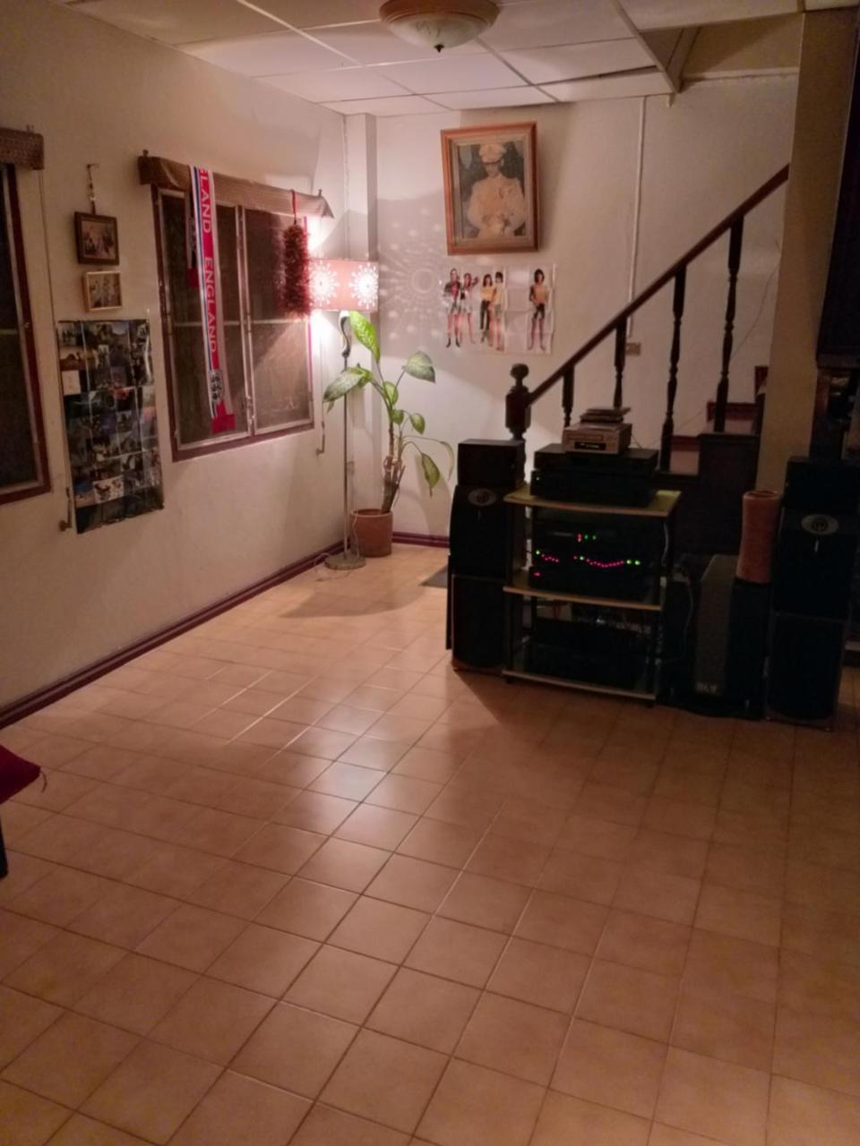 Srikrung Guesthouse Пра Након Си Аютая Екстериор снимка