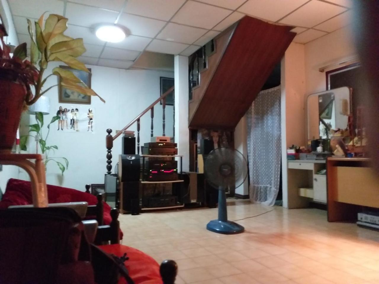 Srikrung Guesthouse Пра Након Си Аютая Екстериор снимка